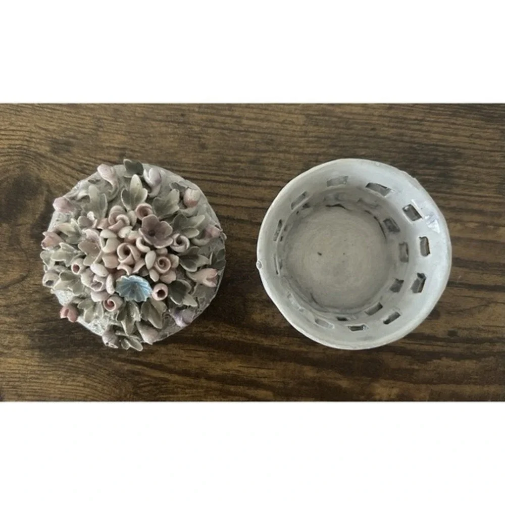 Detailed‎ Ornate Visconti Mollica CAPODIMONTE 3-D Floral Lidded Ceramic Dish